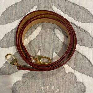 Unbranded leather 50” strap